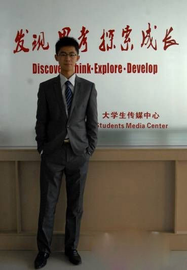 石大校徽萌表情制作者 刘永久近日,一些活泼可爱,表情丰富的"萌校徽"